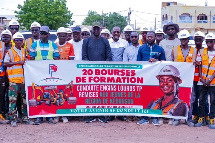 ONFP-Tournée dans le pôle sud-est : Visite de la formation en conduite d’engins lourds pour le jeunes de kedougou.